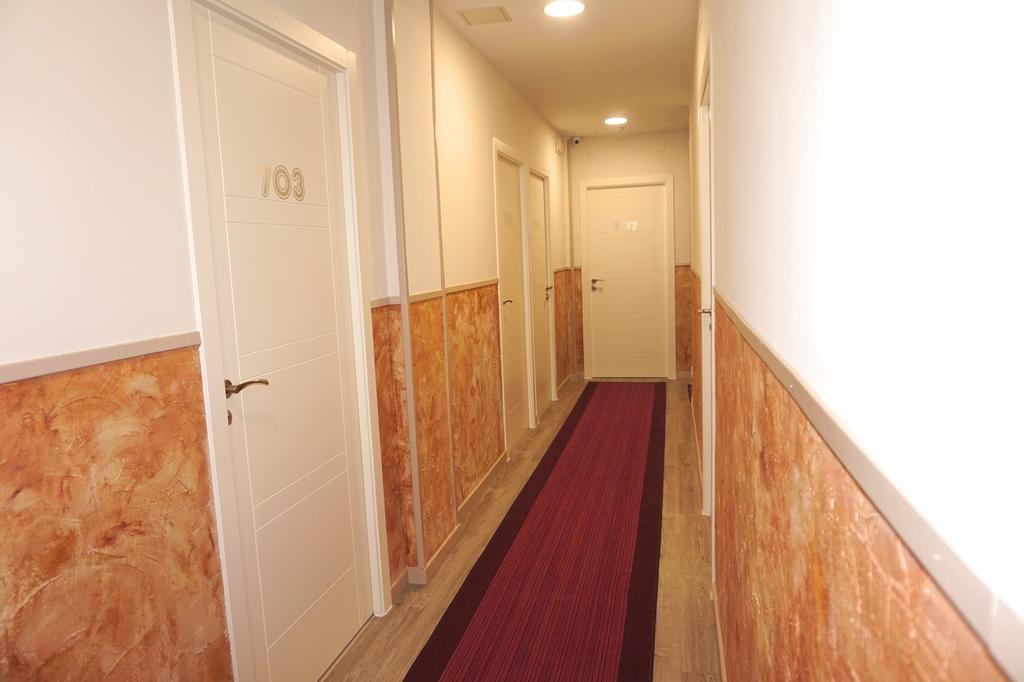 Muchomadrid Hostel Bagian luar foto
