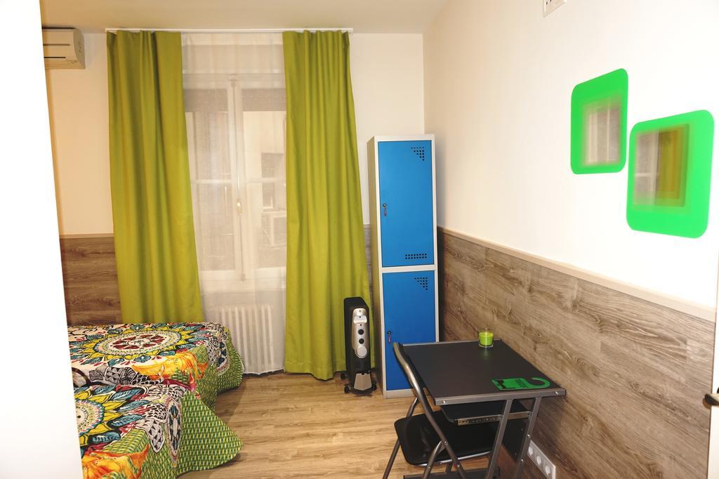 Muchomadrid Hostel Bagian luar foto