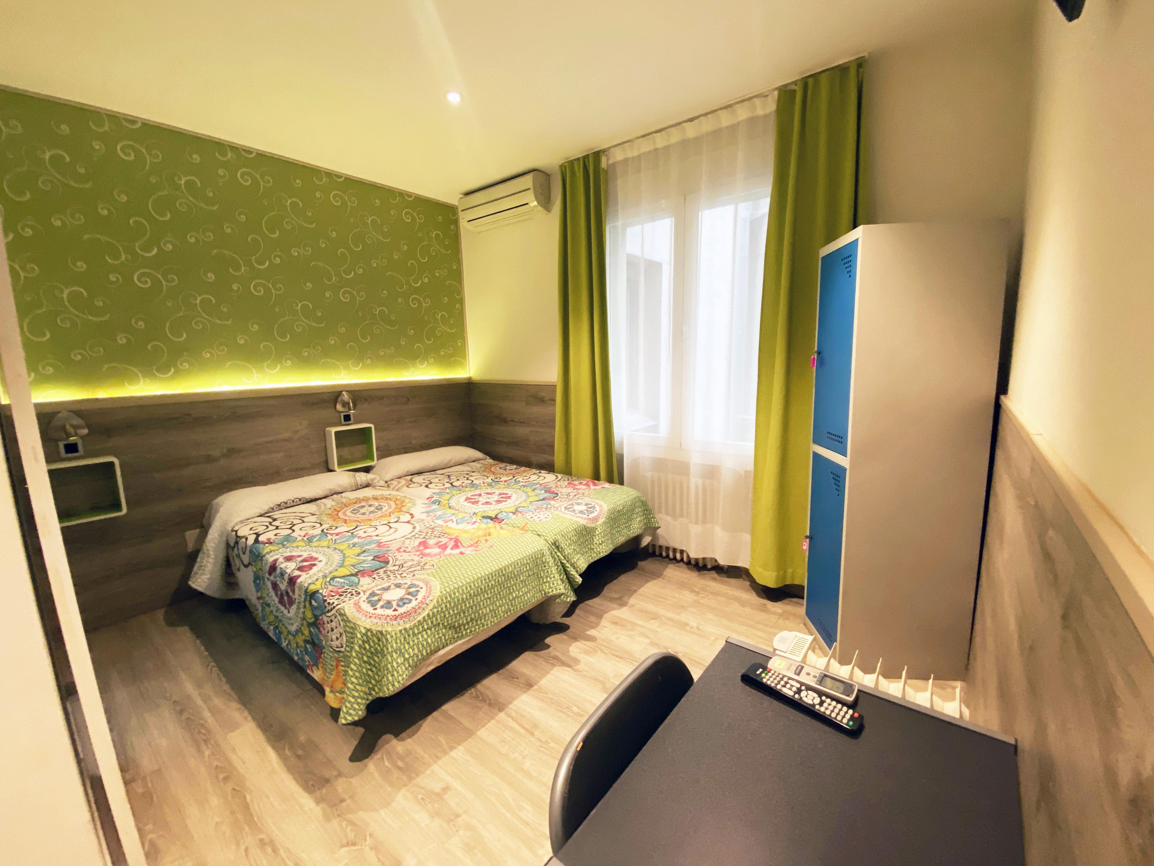 Muchomadrid Hostel Bagian luar foto