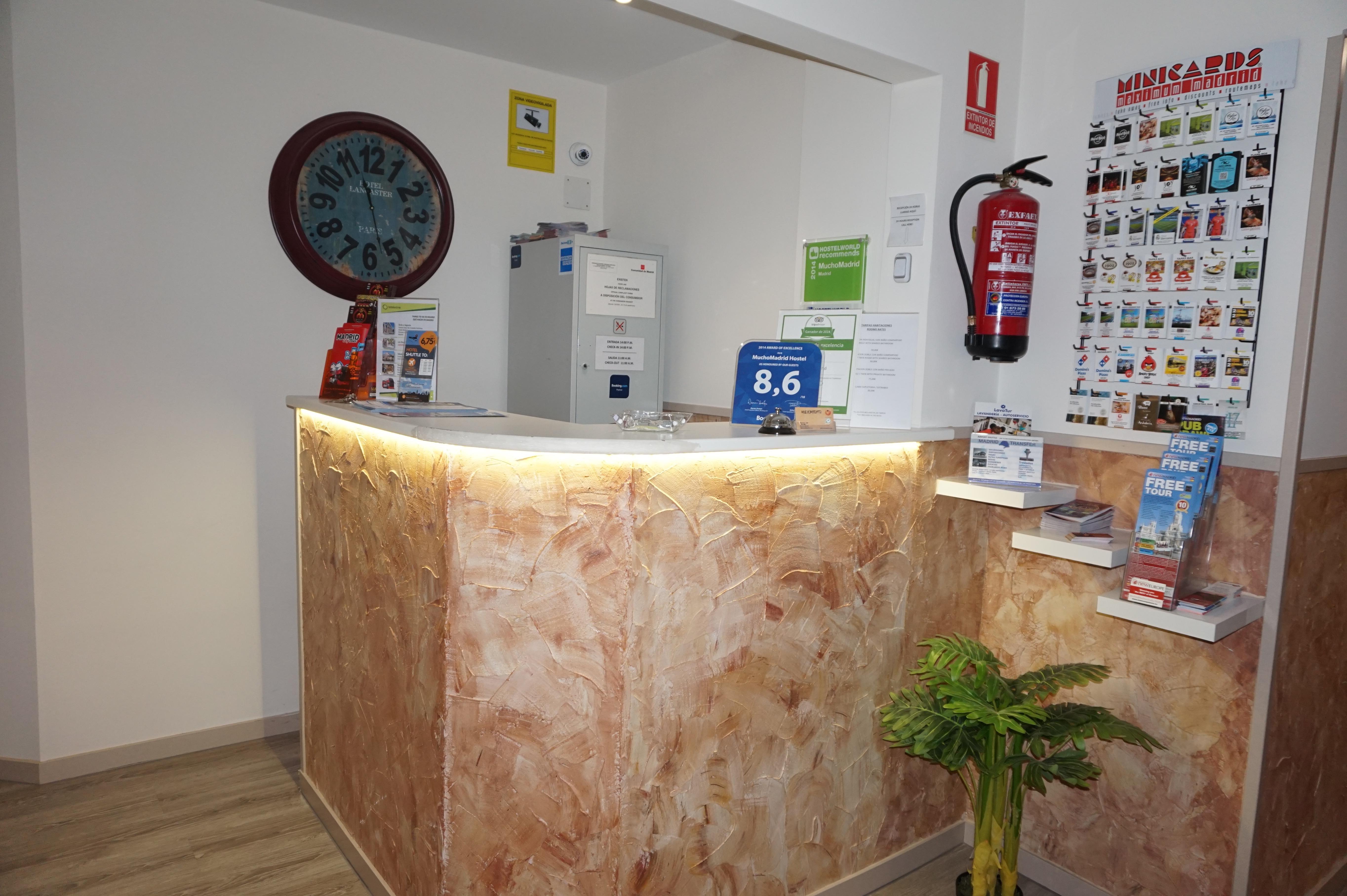 Muchomadrid Hostel Bagian luar foto