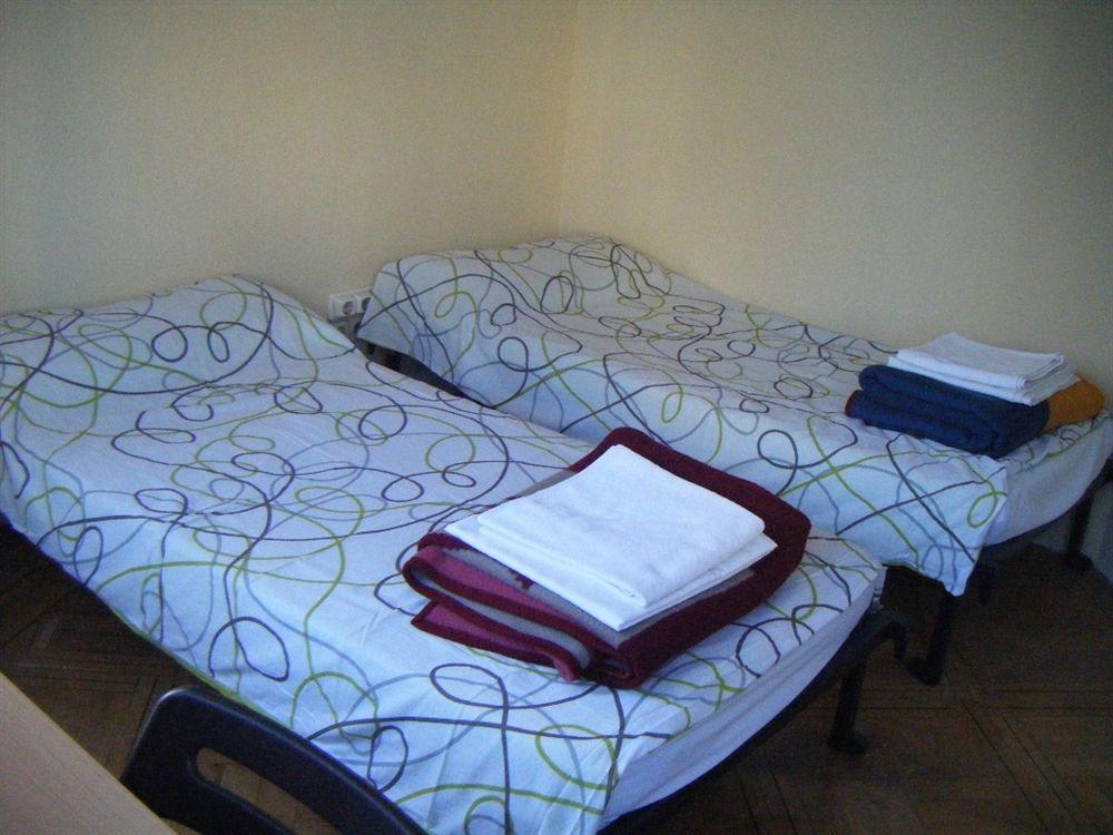 Muchomadrid Hostel Bagian luar foto