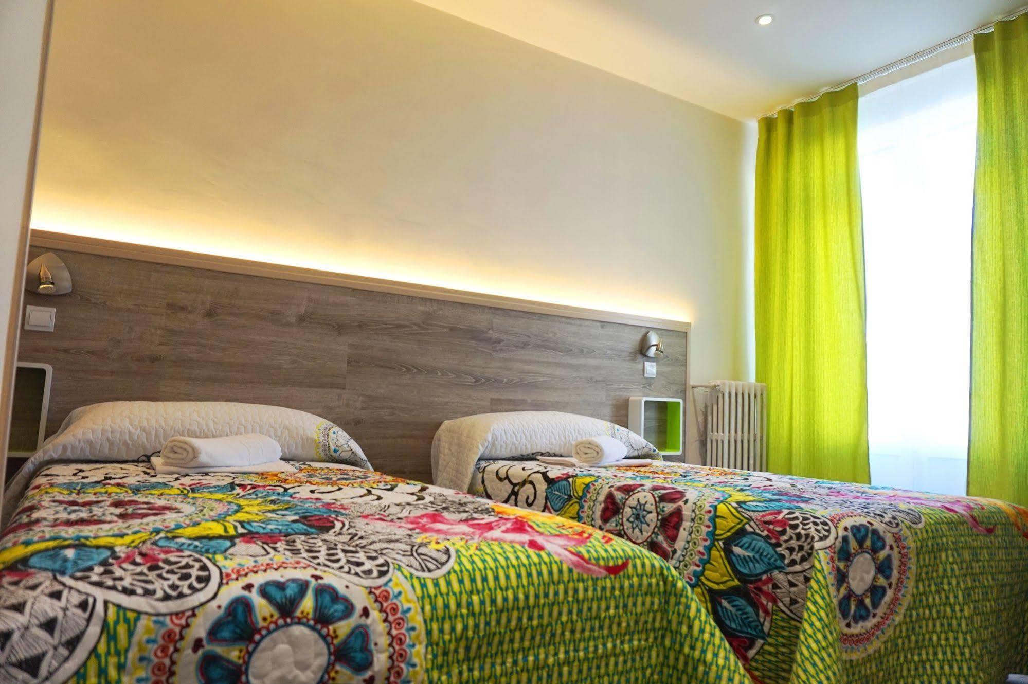 Muchomadrid Hostel Bagian luar foto