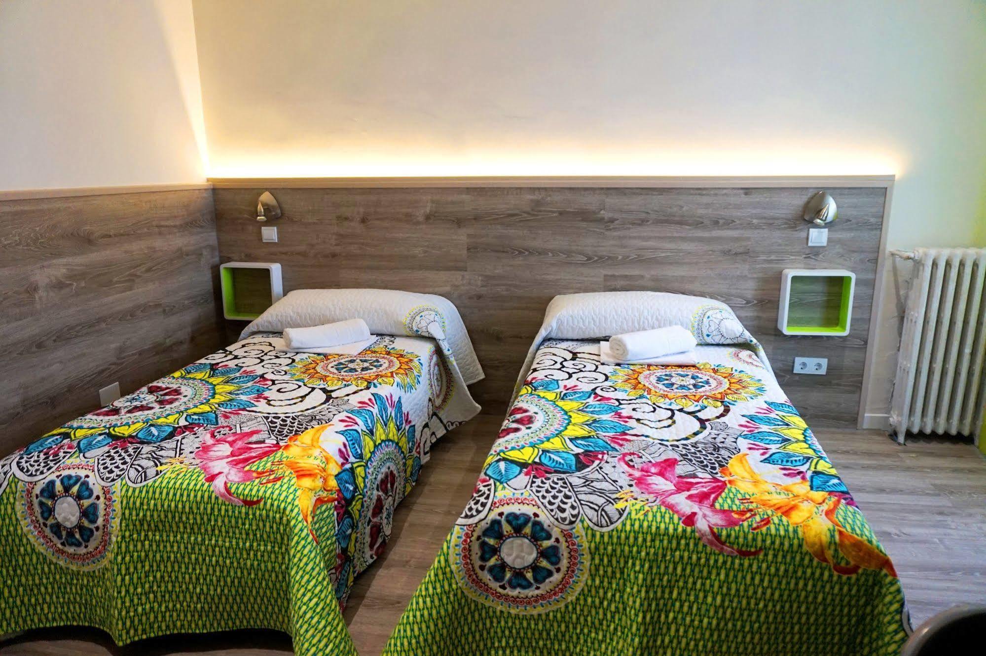 Muchomadrid Hostel Bagian luar foto
