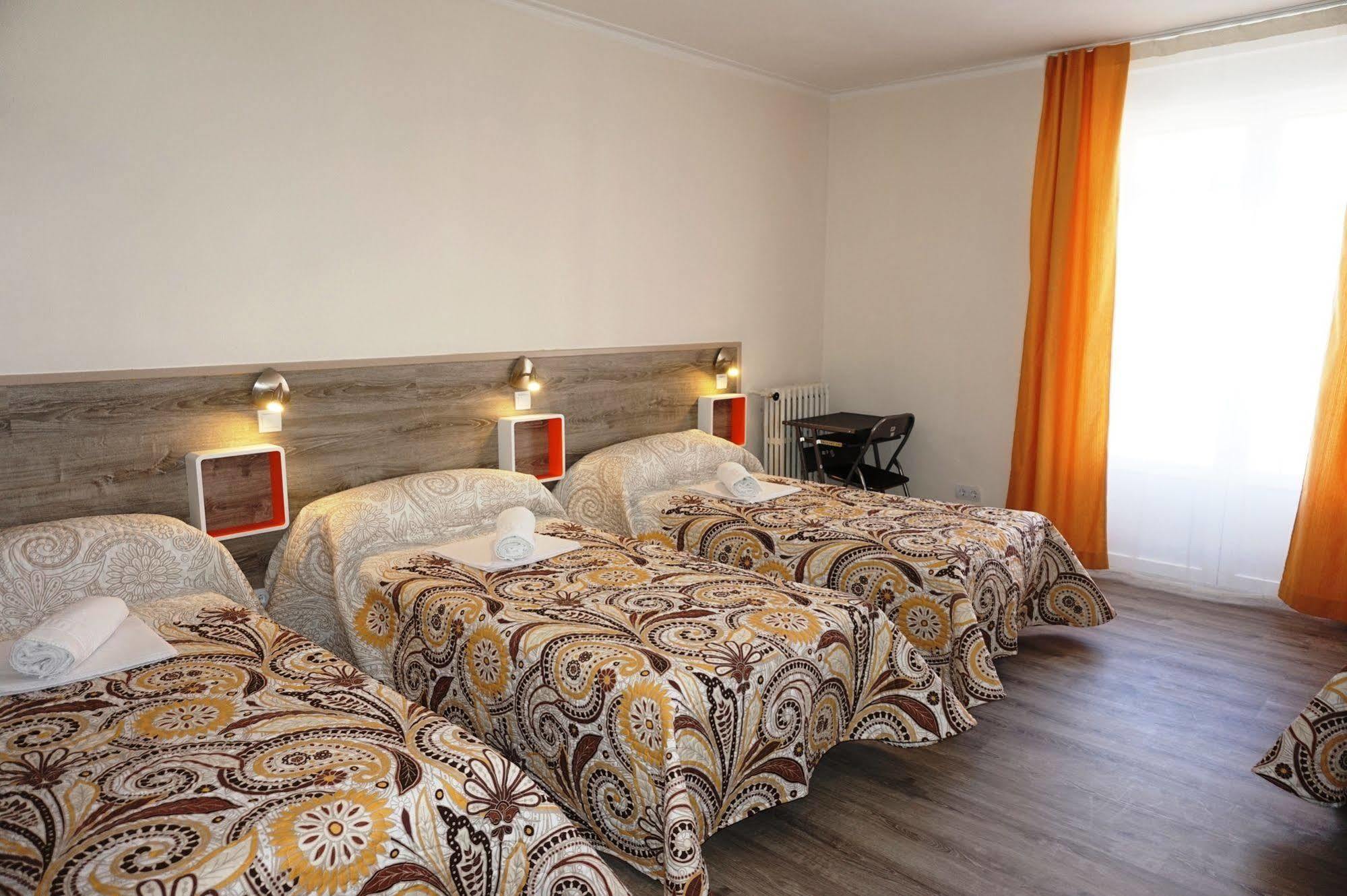 Muchomadrid Hostel Bagian luar foto