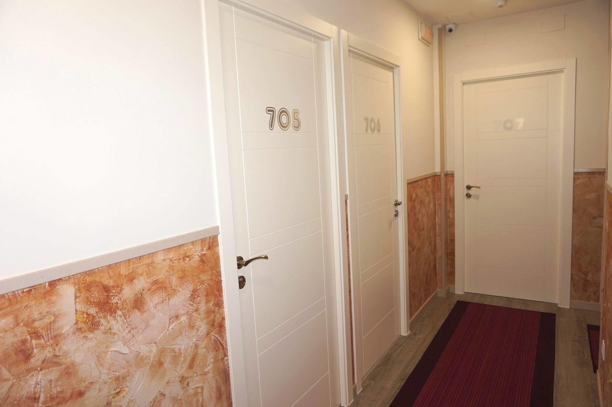Muchomadrid Hostel Bagian luar foto