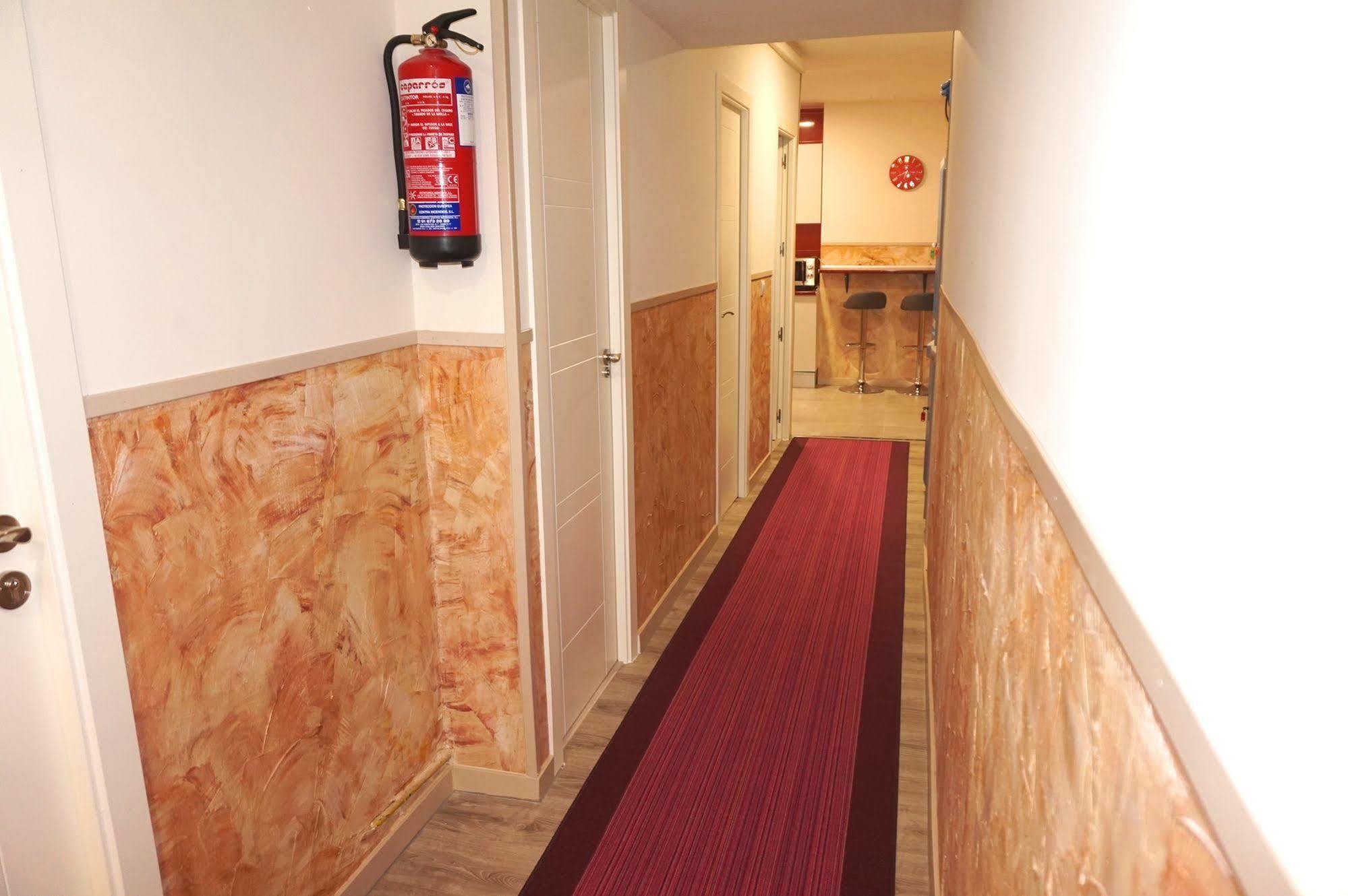 Muchomadrid Hostel Bagian luar foto